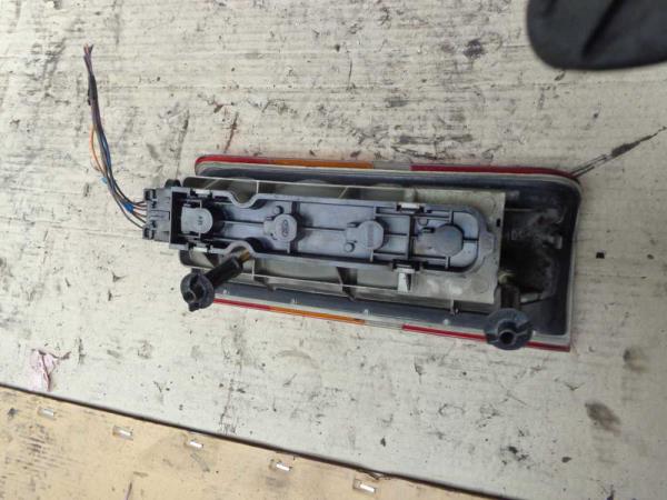 FEU ARRIERE GAUCHE FORD COURRIER - Vue 2